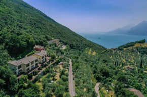 Flat in Garden Residence resort, Malcesine, Italy (with heated pool)